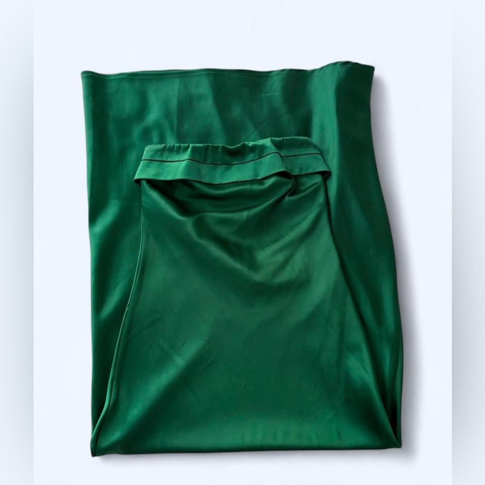 Princess Polly Shaun Satin Midi / Maxi
Dress in Deep Emerald Forrest Green